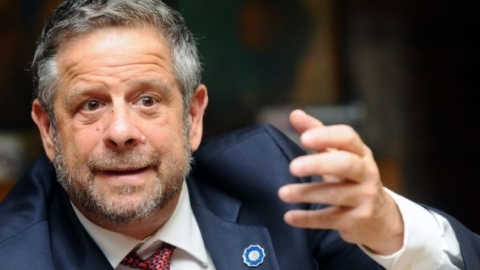 Adolfo Rubinstein: "En lugar de encerrarnos lo que hay que hacer es salir a buscar el virus"