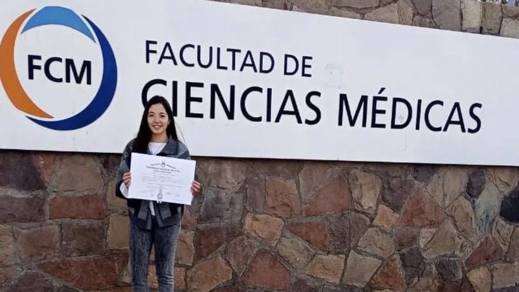 Tras un largo tratamiento oncológico se recibió de médica