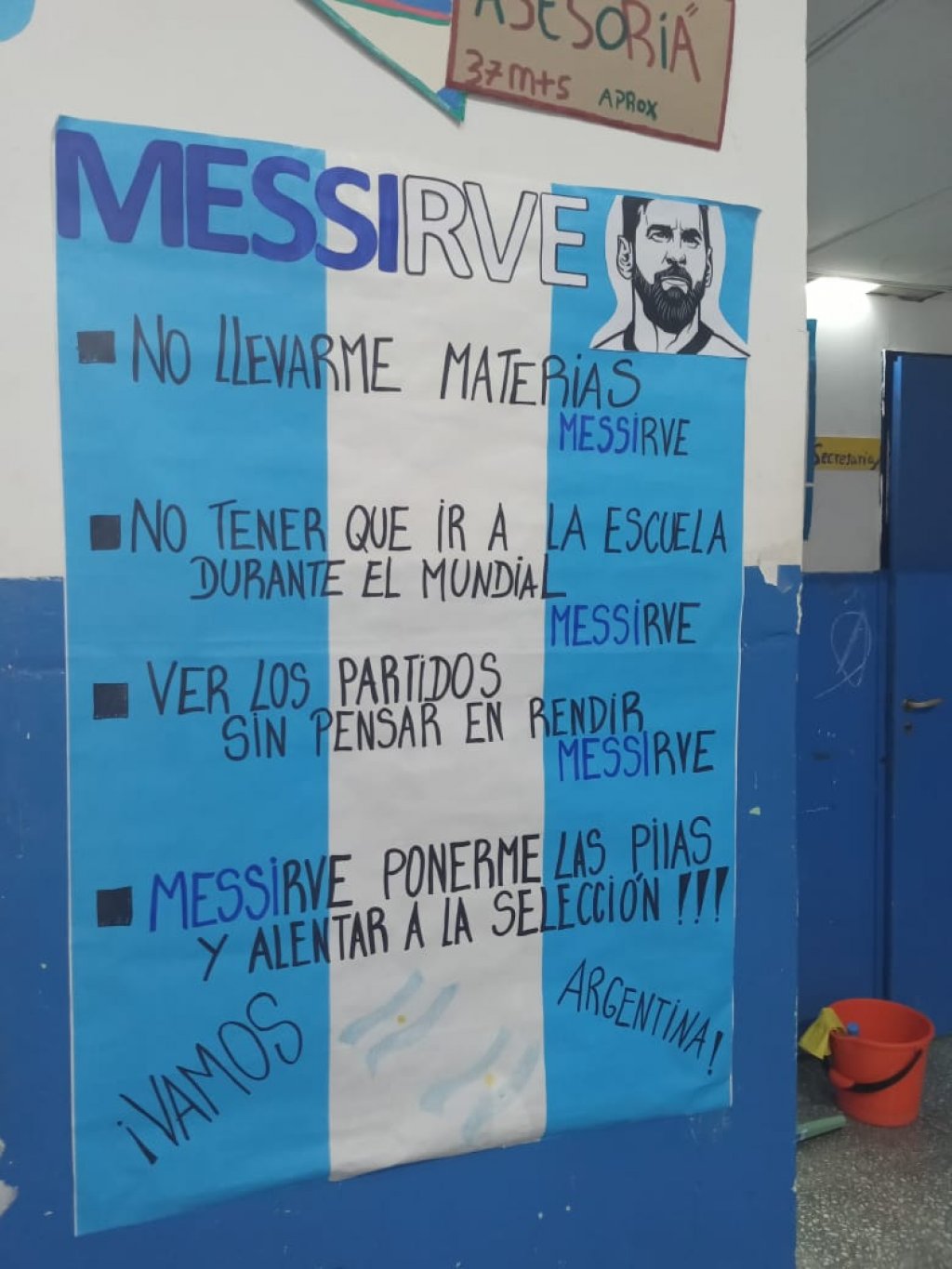 En Neuquén hicieron un afiche con "Messirve" para incentivar a estudiar a los chicos en la escuela