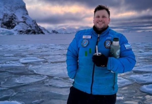 Es de Tres Arroyos, trabaja en el Servicio Meteorológico Nacional y está cumpliendo su segunda misión en la Antártida