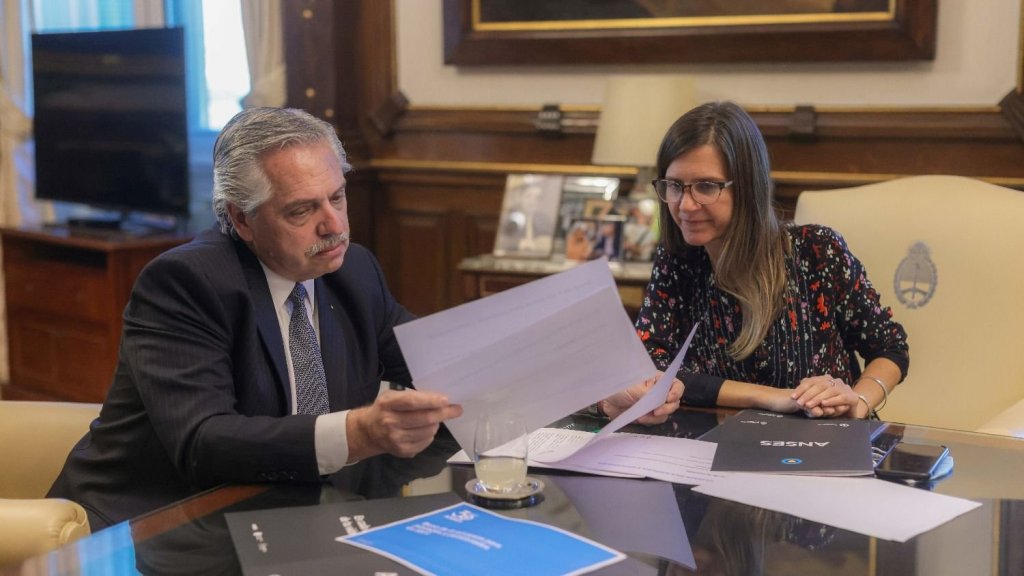 Oscar Balmaceda, jubilado que va a escalar 4 montañas en la Cordillera de los Andes para que en el Gobierno lo escuchen