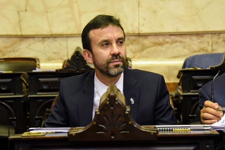 Felipe Alvarez: "Acceden al poder, se benefician unos pocos y La Rioja sigue siendo pobre"