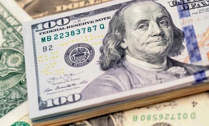 Tras el anuncio del Gobierno, el d&oacute;lar blue se desploma $6,50 en la apertura