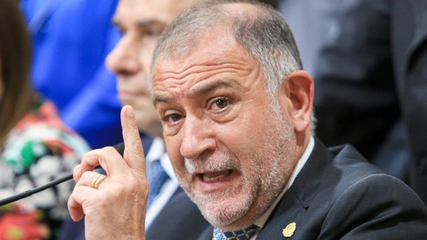 Luis Juez: "Lorenzetti está más cómodo cantando con León Gieco y el Papa que sacando los fallos a tiempo"