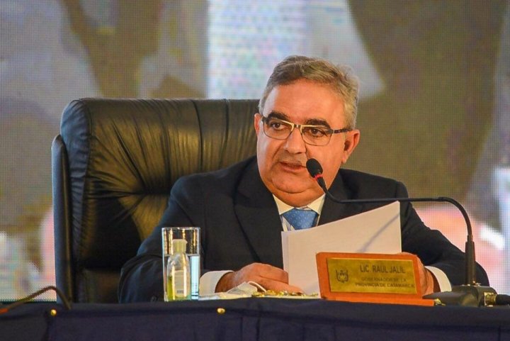 El gobernador de Catamarca tras no acatar el feriado: "Estamos a mil y pico de kil&oacute;metros de distancia"