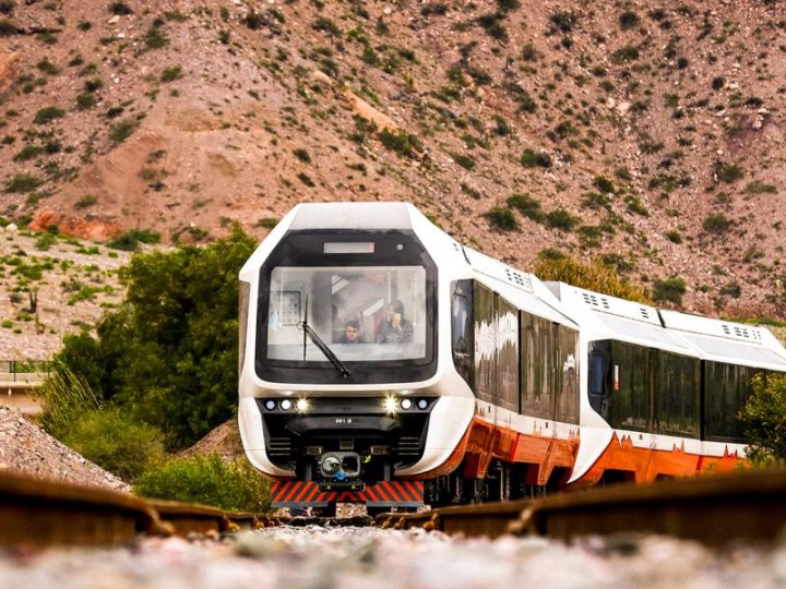 Juan Cabrera: &quot;El tren es totalmente sustentable, utiliza energía solar y baterías de litio&quot;