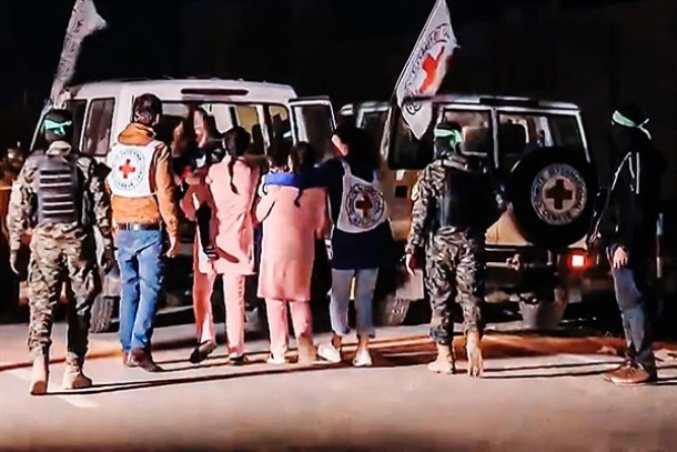 Itzik Horn: "La foto del triunfo van a ser los 129 rehenes de vuelta en casa y vivos"