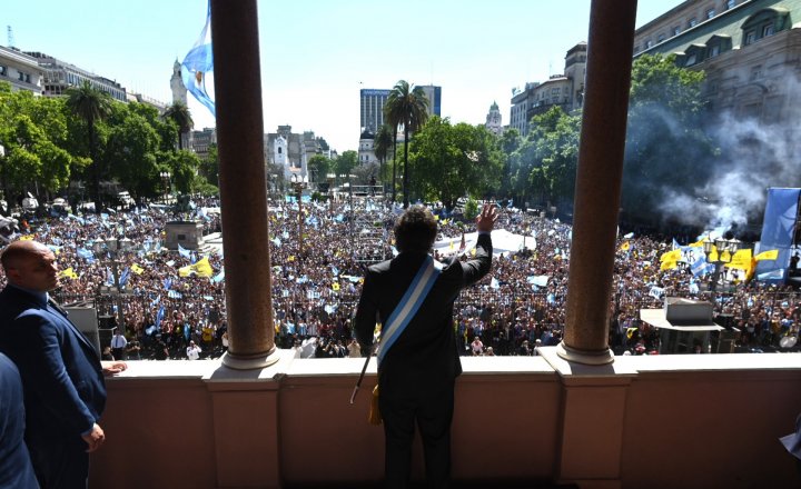 Aseguran que Milei tiene el 51% de aprobaci&oacute;n: "Es exitoso en comunicar que baja la inflaci&oacute;n"