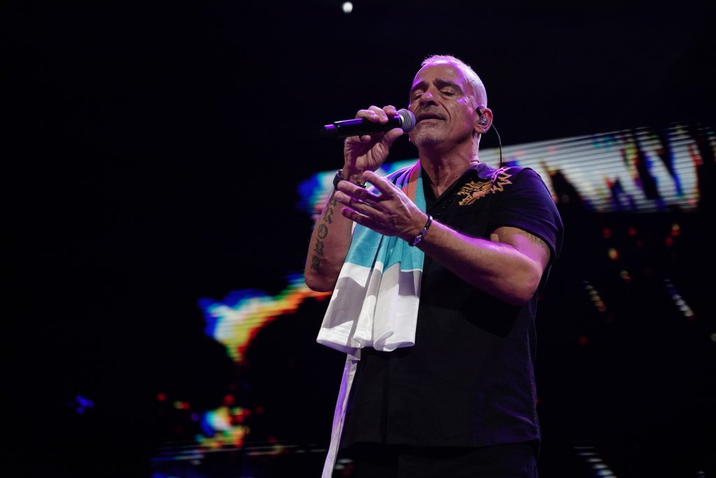 Eros Ramazzotti le dedicó su show a Diego Maradona