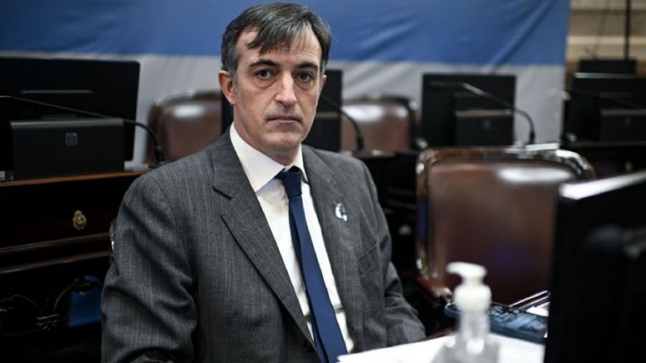 Esteban Bullrich renunció a su banca en el senado