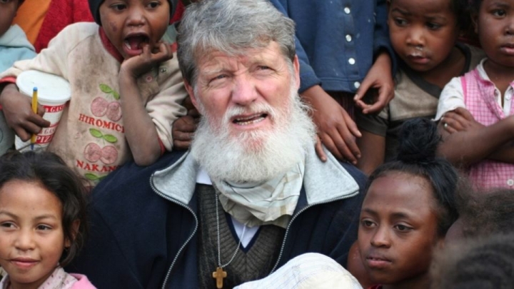 La historia de Pedro Opeka, el cura argentino candidato a Premio Nobel de la Paz