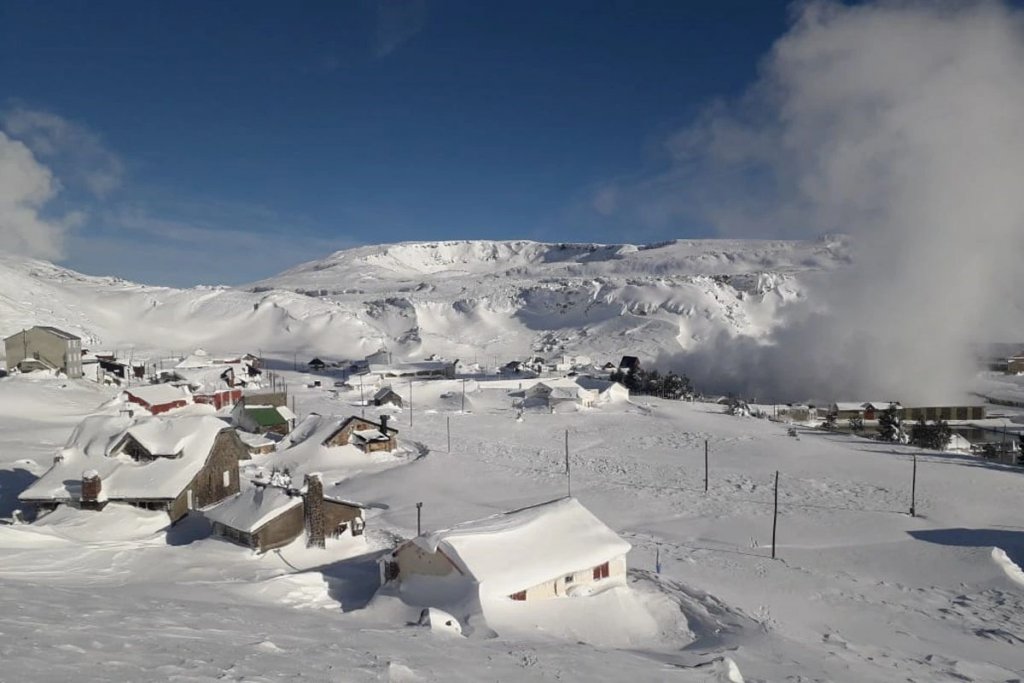 El Yeti Argentino que vive en la patagonia: la casa donde reside está sepultada por la nieve