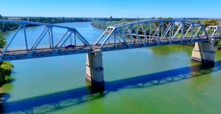El puente ferro carretero que une Viedma y Carmen de Patagones