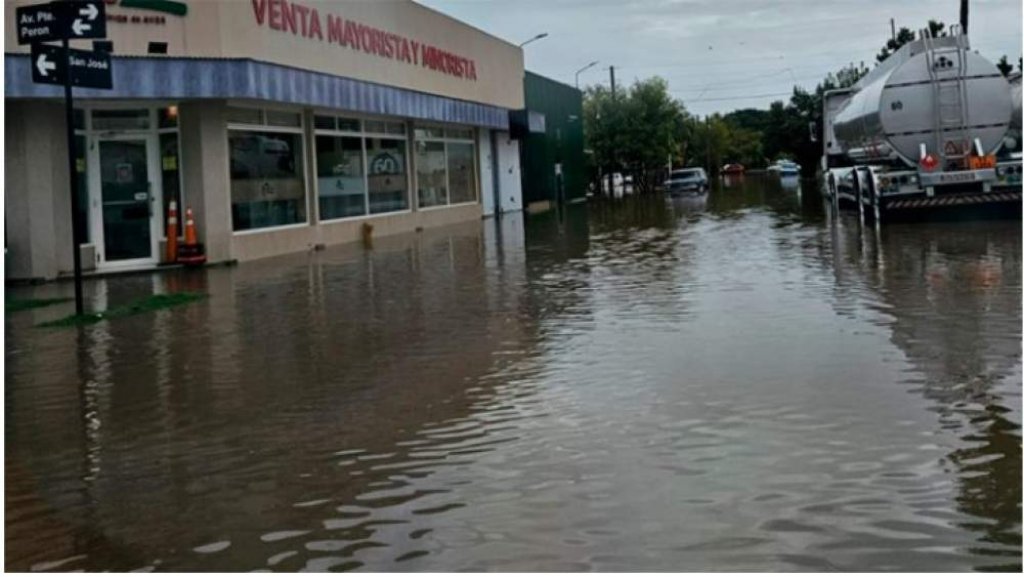 Perdió todo por las inundaciones en Gualeguay: &quot;En mi casa el agua llega a la altura del techo&quot;