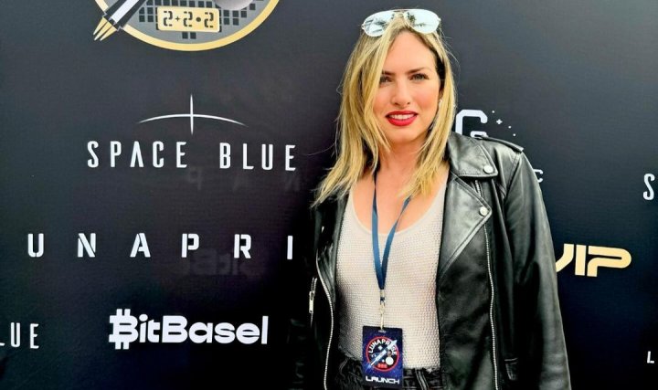 "Soy la que mand&oacute; la abuela a la luna": La artista argentina que envi&oacute; una obra sobre su abuela en la primera expedici&oacute;n privada a la Luna