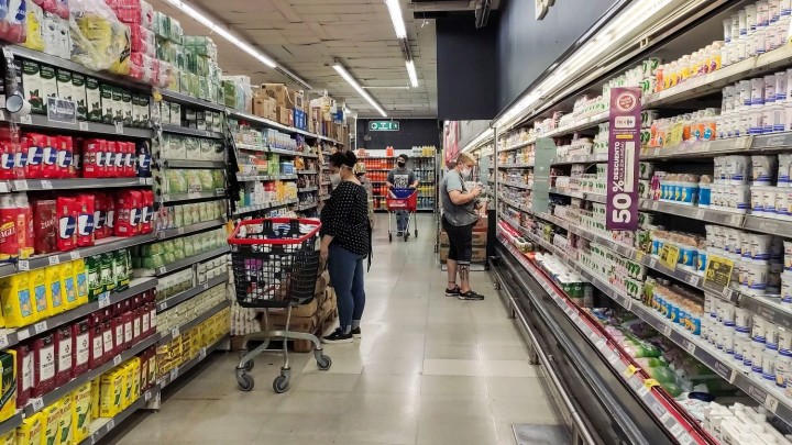 El pesimismo del dueño de un supermercado: &quot;En este país te cobran todos los servicios y los sueldos son del quinto mundo&quot;