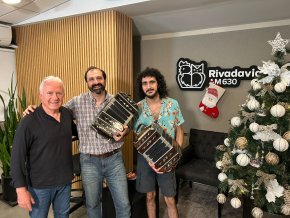 ¡Padre e hijo nos deleitan con su dueto de bandoneón!