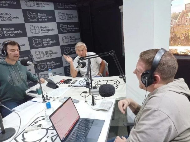 Reviví el pase entre Marcelo Longobari y Jonatan Viale con el humor de Ariel Tarico
