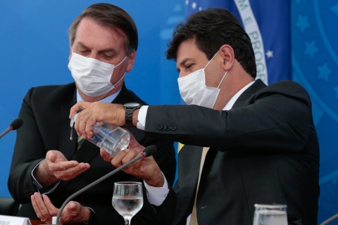 Mandetta: "Bolsonaro piensa en la economía a cualquier costo"