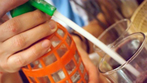 Le explotó el sifón que tenía en la heladera y tendrán que indemnizarla con más de $700 mil