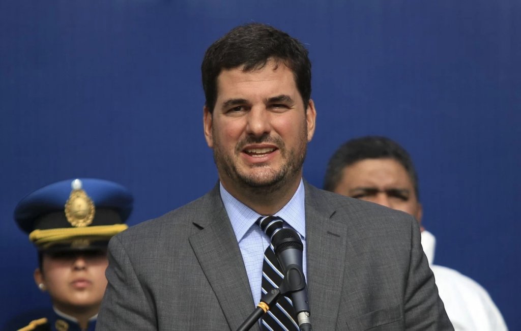 Eugenio Burzaco confirmó que la Ciudad comprará 60 taser: "Tendrán cámaras para registrar los hechos"