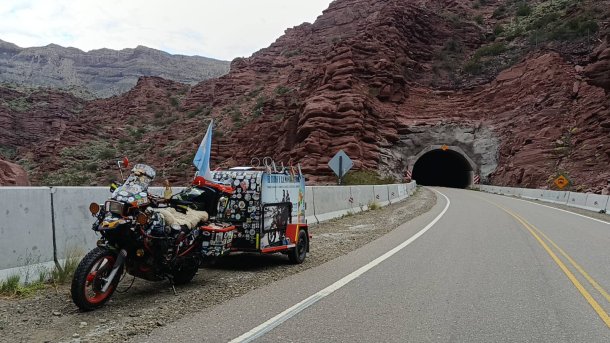 La pareja que recorrió Sudamérica en moto