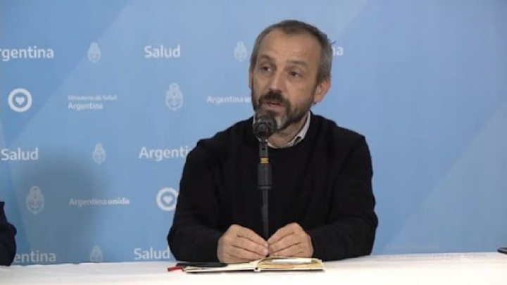 Omar Sued: "Tener 37 grados y medio de fiebre y dolor de garganta es un caso de urgencia médica"