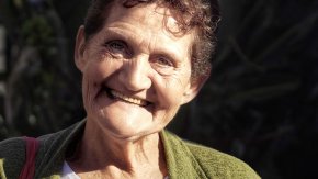 Es conocida por vender pa&ntilde;uelos y saludar a la gente: la historia de Alicia Noem&iacute; Ruz Vargas