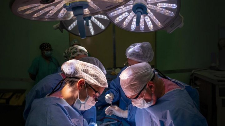 Cardi&oacute;logos alertan que podr&iacute;an dejar de colocarse stents: "Hay problema de insumos y tecnolog&iacute;a"