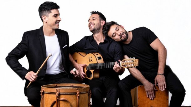 El trío musical 'Dos Más Uno' vino a tocar en vivo a Radio Rivadavia