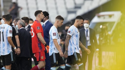 Alejandro Martínez, hermano de Emiliano: "Arreglaron entre el club y AFA, Dibu no ataja contra Bolivia"
