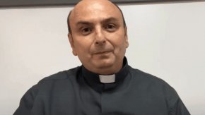 Padre Gabriel Romanelli: "Esto es un hecho: un misil explotó en el frente del templo"
