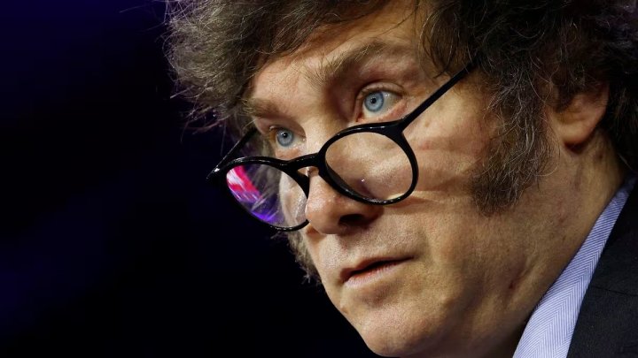 Juan Mayol: "La sociedad est&aacute; polarizada en partes iguales entre el apoyo y rechazo a Javier Milei"