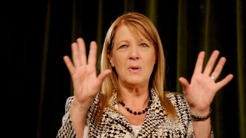 Margarita Stolbizer: &quot;No deberíamos pelearnos con el kirchnerismo porque se caen a pedazos&quot;