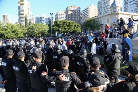 El testimonio de un detenido durante las protestas en Rosario: "Lo que estoy viviendo no se lo deseo a nadie"