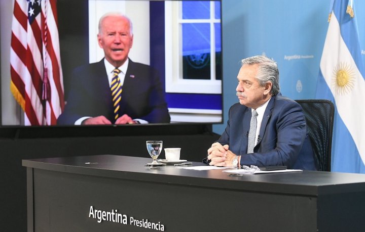 Tras confirmar que va a la Cumbre de las Am&eacute;ricas, Fern&aacute;ndez acord&oacute; con Biden un encuentro en julio