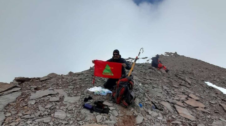 Escaló el Aconcagua y realizó una transmisión radial a casi 7 mil metros de altura