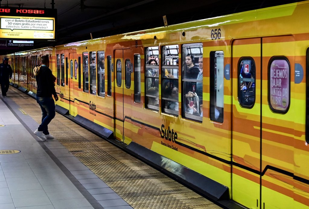 Caos en la Línea B de subte: la gente estuvo encerrada durante una hora por un corte de luz