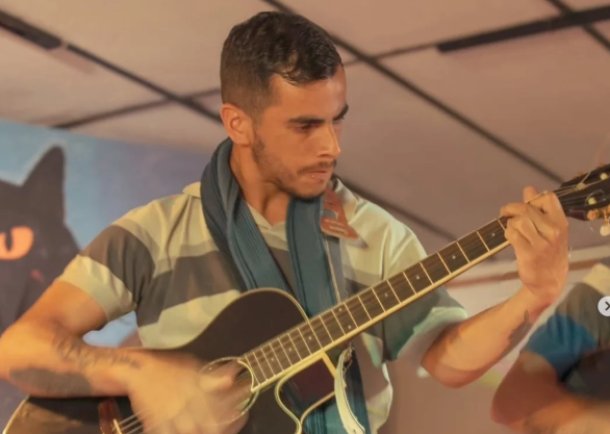 Gastón Barrera vino a cantar a Desde El Alma