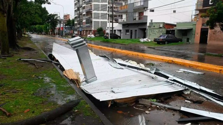 Eduardo Ban&uacute;s, licenciado en Meteorolog&iacute;a: "Si la tormenta hubiese sido un tornado, no hubiese recorrido la distancia que recorri&oacute;"