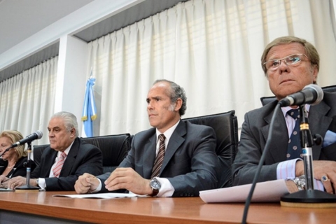 Castelli: "El Estado se pone de acuerdo para echar a alguien a patadas"