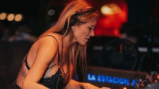 Caro Lewis: "Logré con el tiempo equilibrar mis dos pasiones: la medicina y la música"