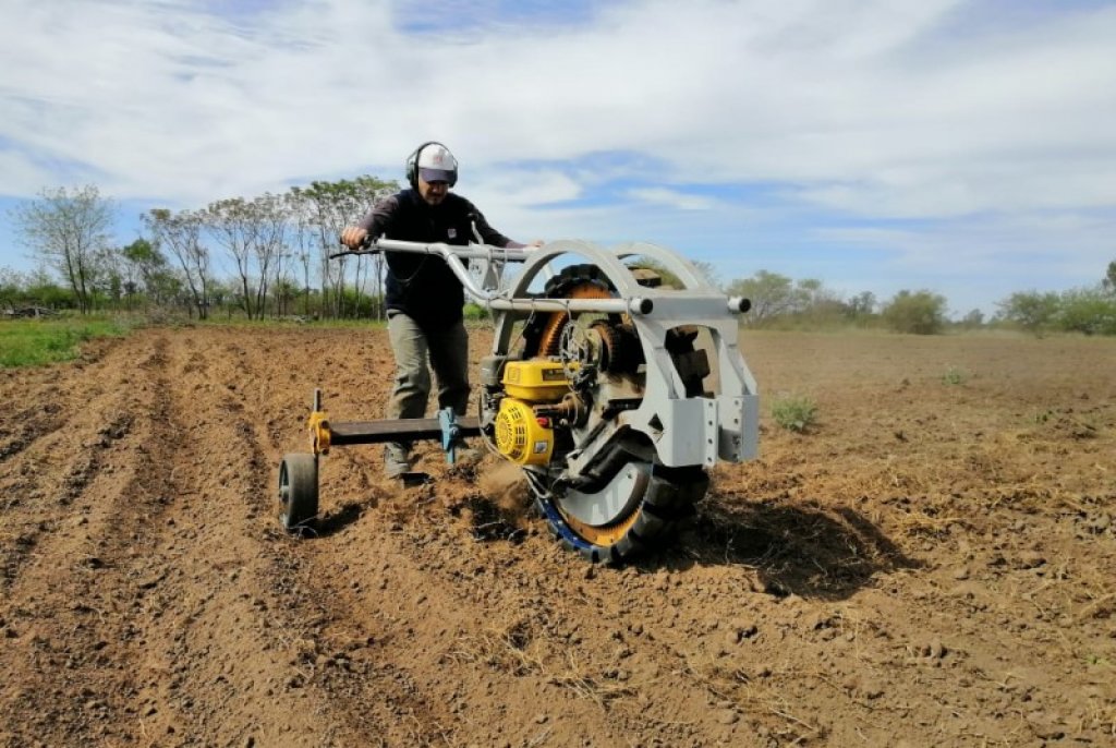 Chango: el microtractor que facilita las tareas a agricultores familiares