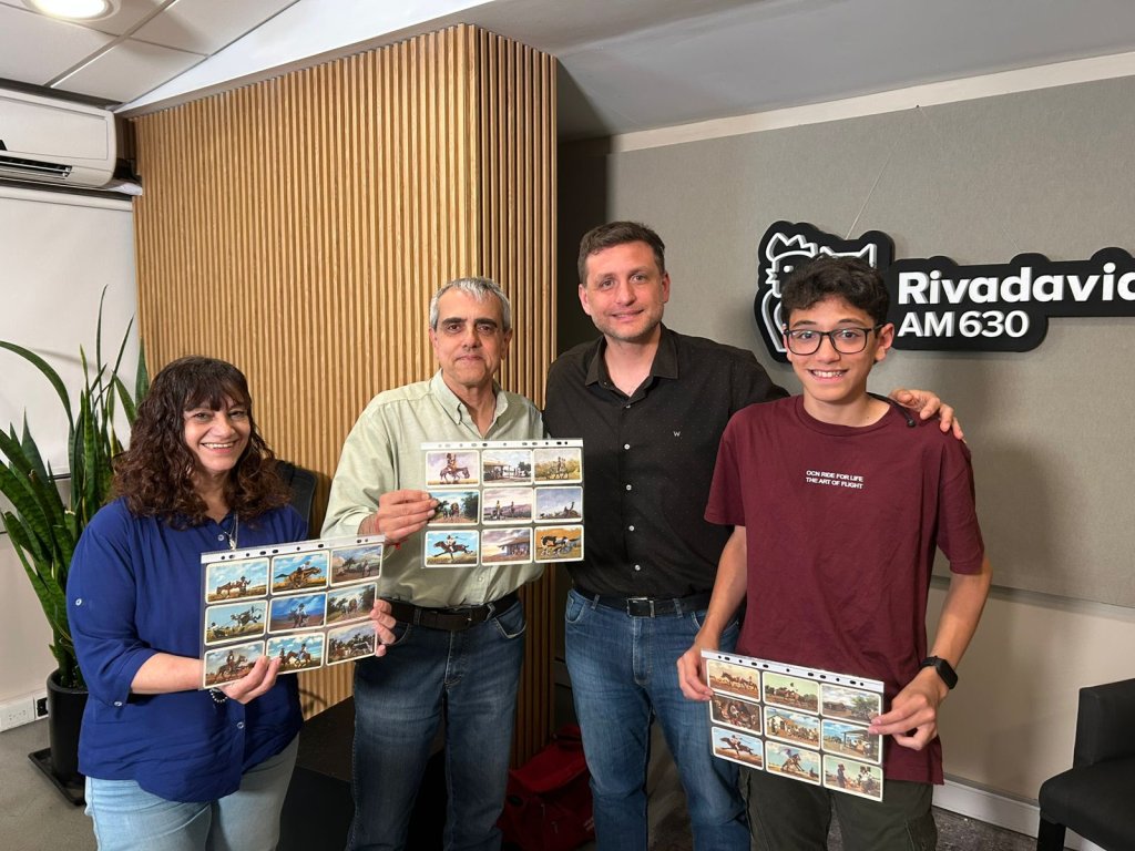 La enorme colección de almanaques de Emiliano Suárez