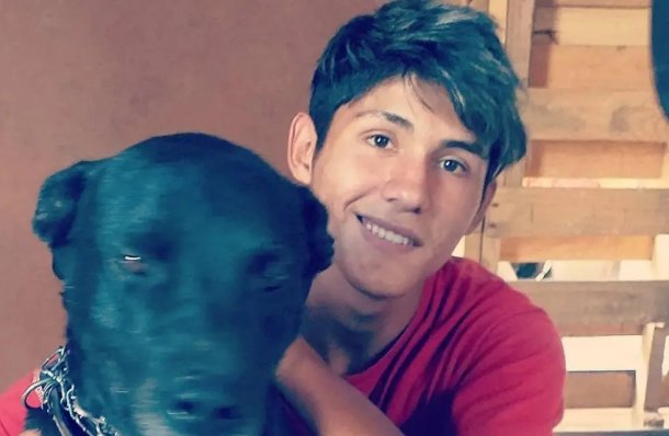 Canjeó estampillas escolares por dinero en el banco y con eso abrió su barbería: "Hay gente que no sabe administrar el dinero que da la provincia"