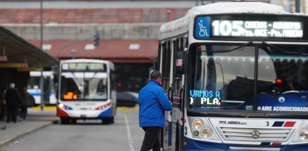 A qué líneas involucrará el paro de colectivos de esta noche