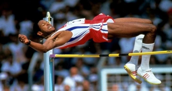 Javier Sotomayor: “somos un país bloqueado, pero la salud en Cuba es de las vanguardias a nivel mundial”