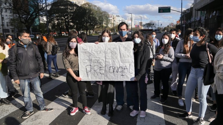 La médica Guillermina Filgueira denuncia problemas para rendir el examen de residencia: "Es un desastre, estamos jugando nuestro futuro"