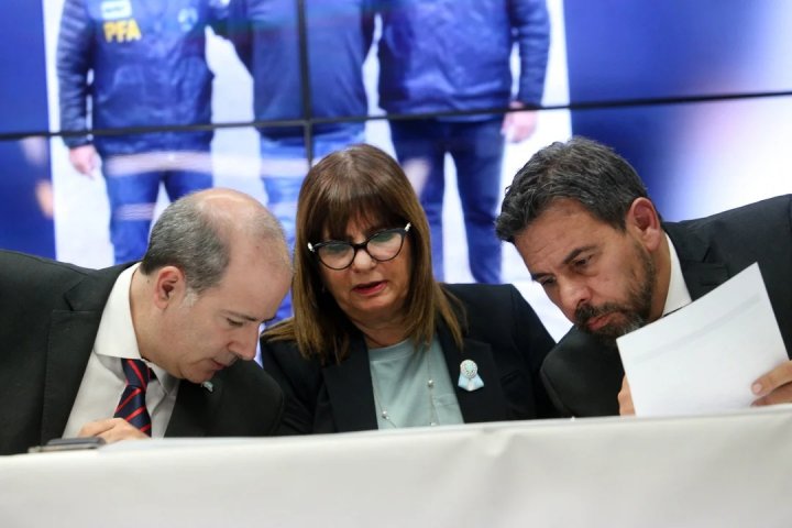 Piquetes: casi 30 allanamientos y varios imputados por "extorsi&oacute;n" para concurrir a protestas