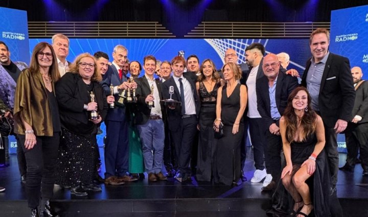 Todo el equipo de Alpha media celebr&oacute; el reconocimiento de los Mart&iacute;n Fierro